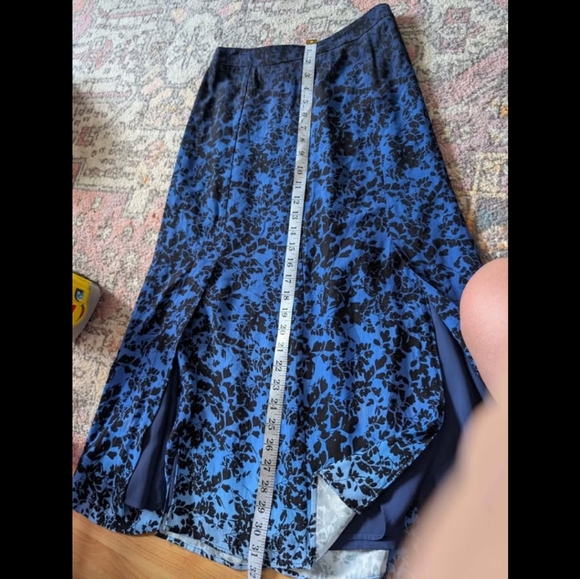 Jigsaw Blue And Black Floral Ombre Skirt Side Slits Midi Lined Size 2 - Picture 10 of 10